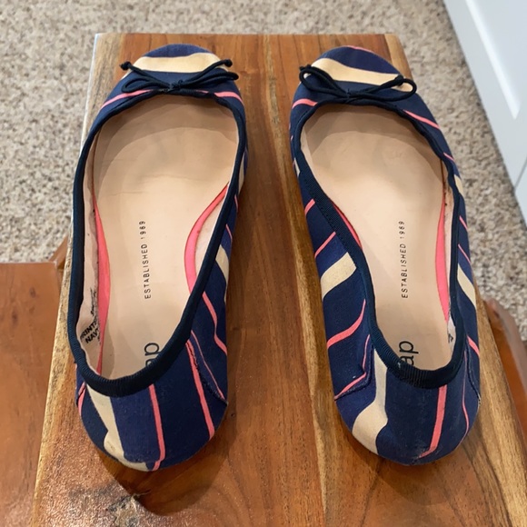 ***SOLD*** Gap ballet flats - Picture 6 of 14